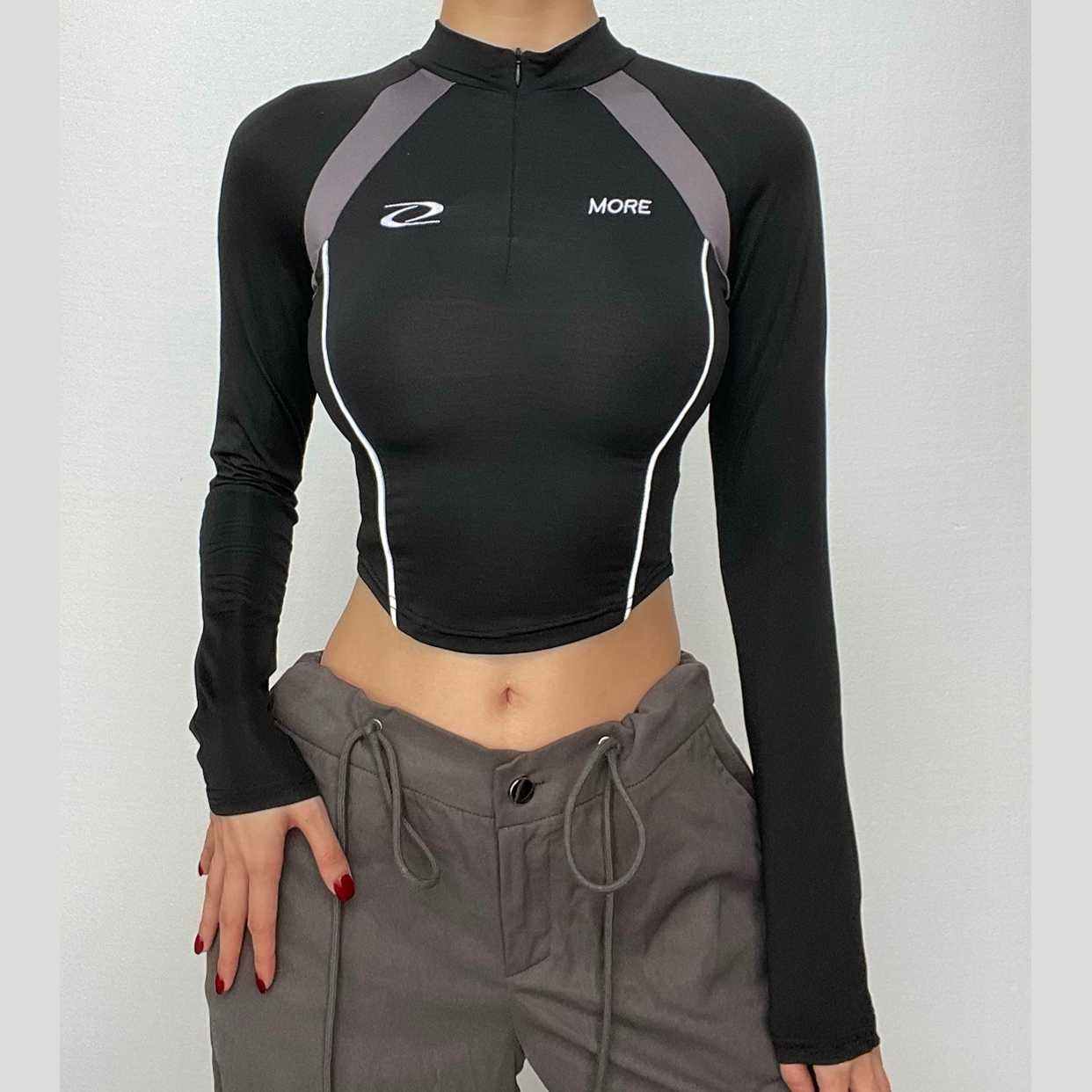 High neck zip-up long sleeve embroidery contrast top