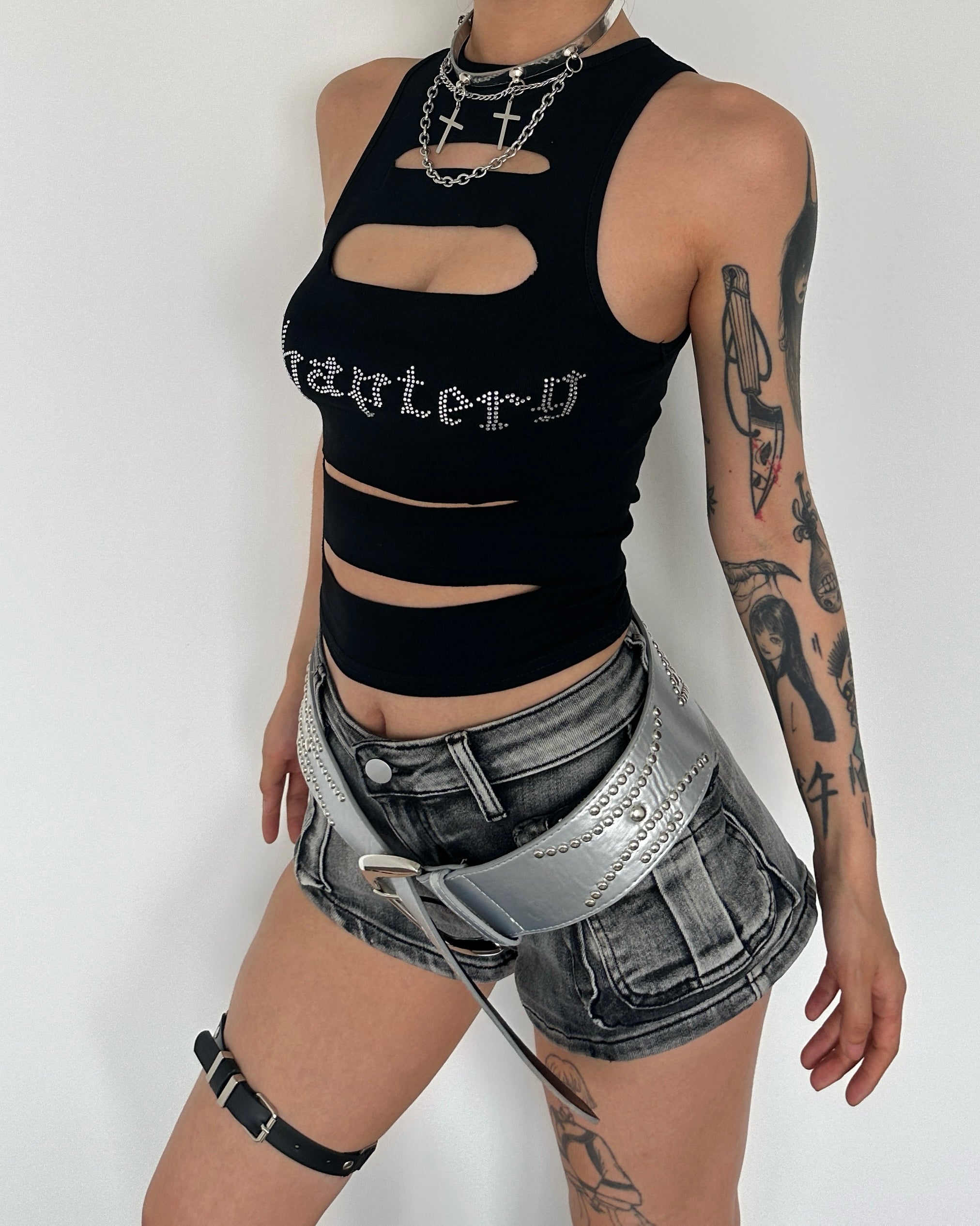 Sleeveless crewneck hollow out beaded contrast crop cut out top