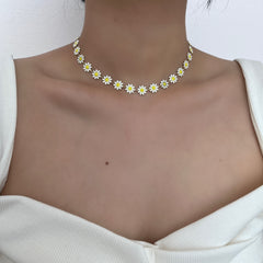 Flower pendant multicolor necklace