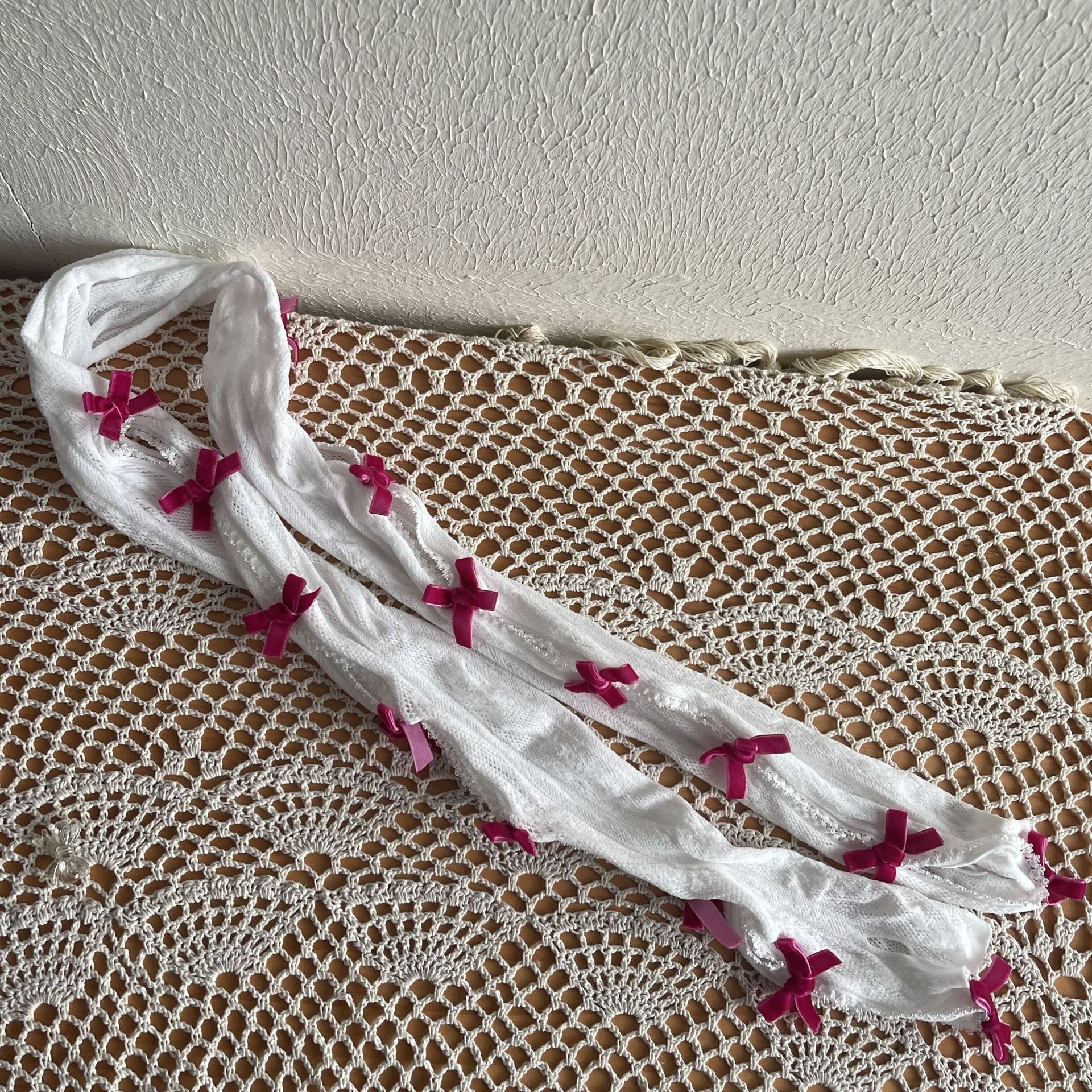 Lace bowknot hollow out contrast gloves