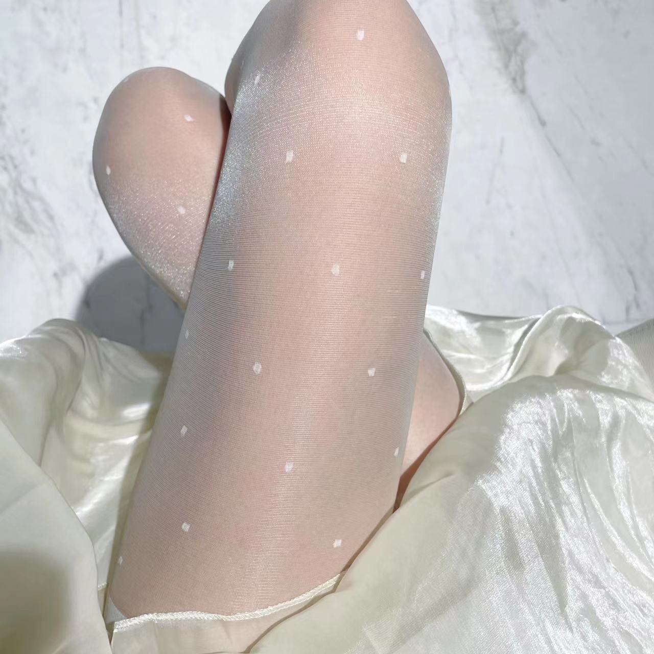 Polka dot sheer mesh tights