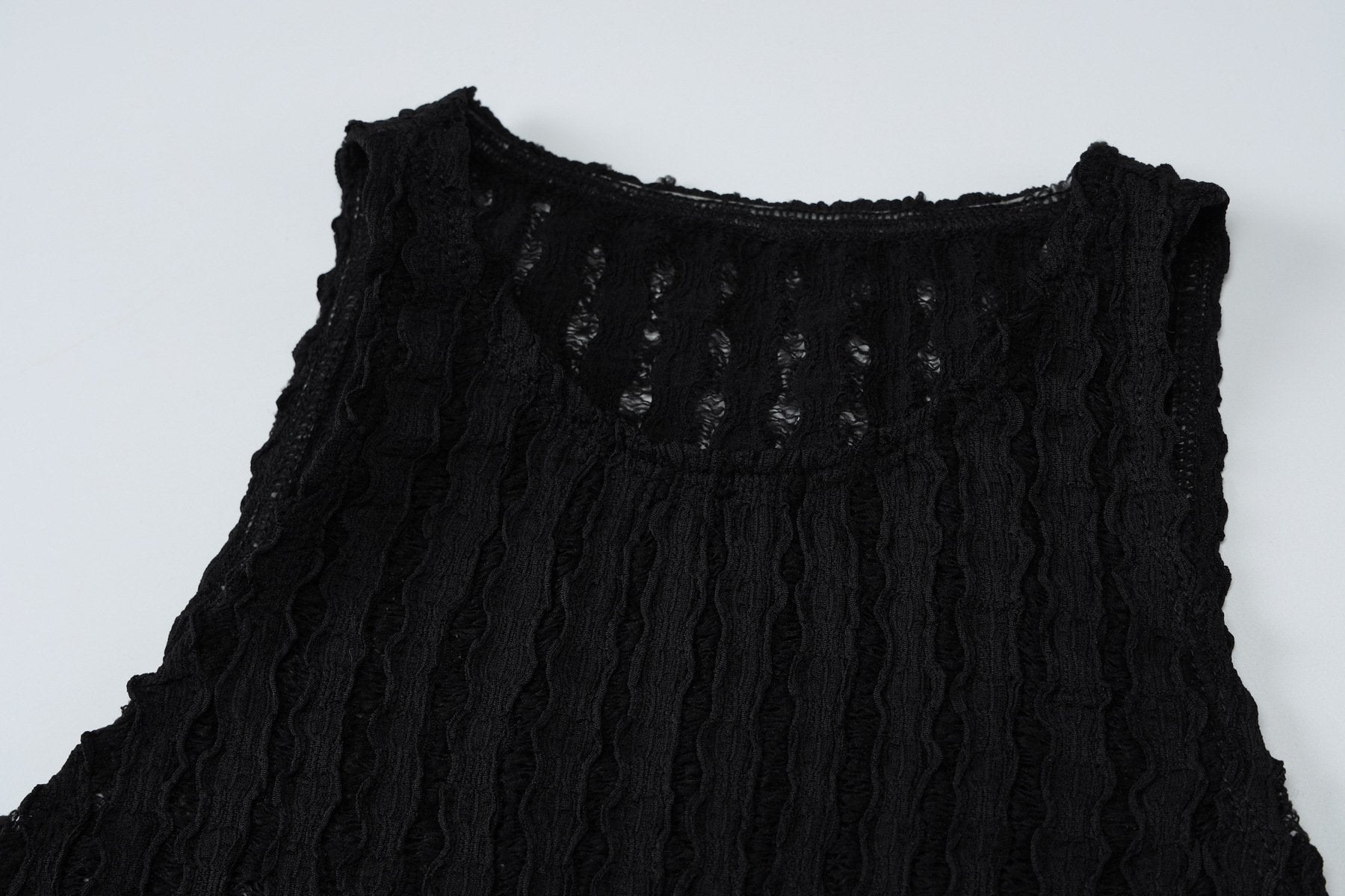 Sleeveless crewneck textured tank top