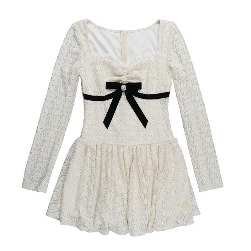 Long sleeve sweetheart neck bowknot lace mini dress