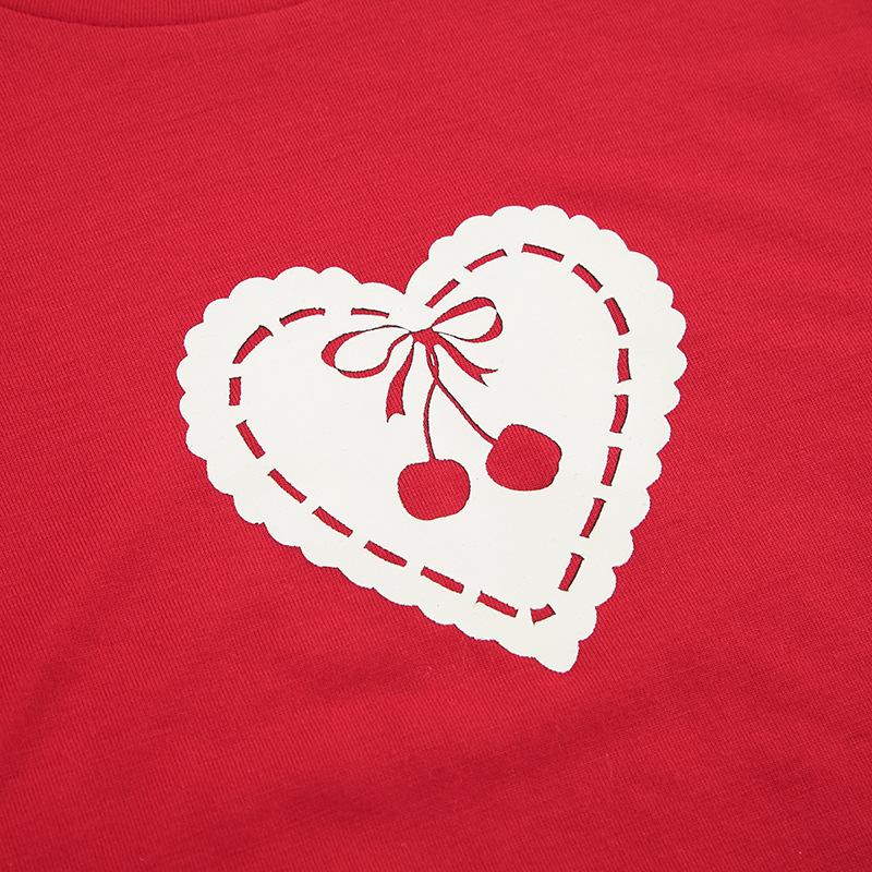 Short sleeve heart print crewneck crop top