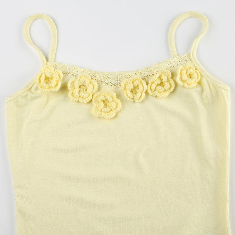 U neck lace hem flower applique cami top