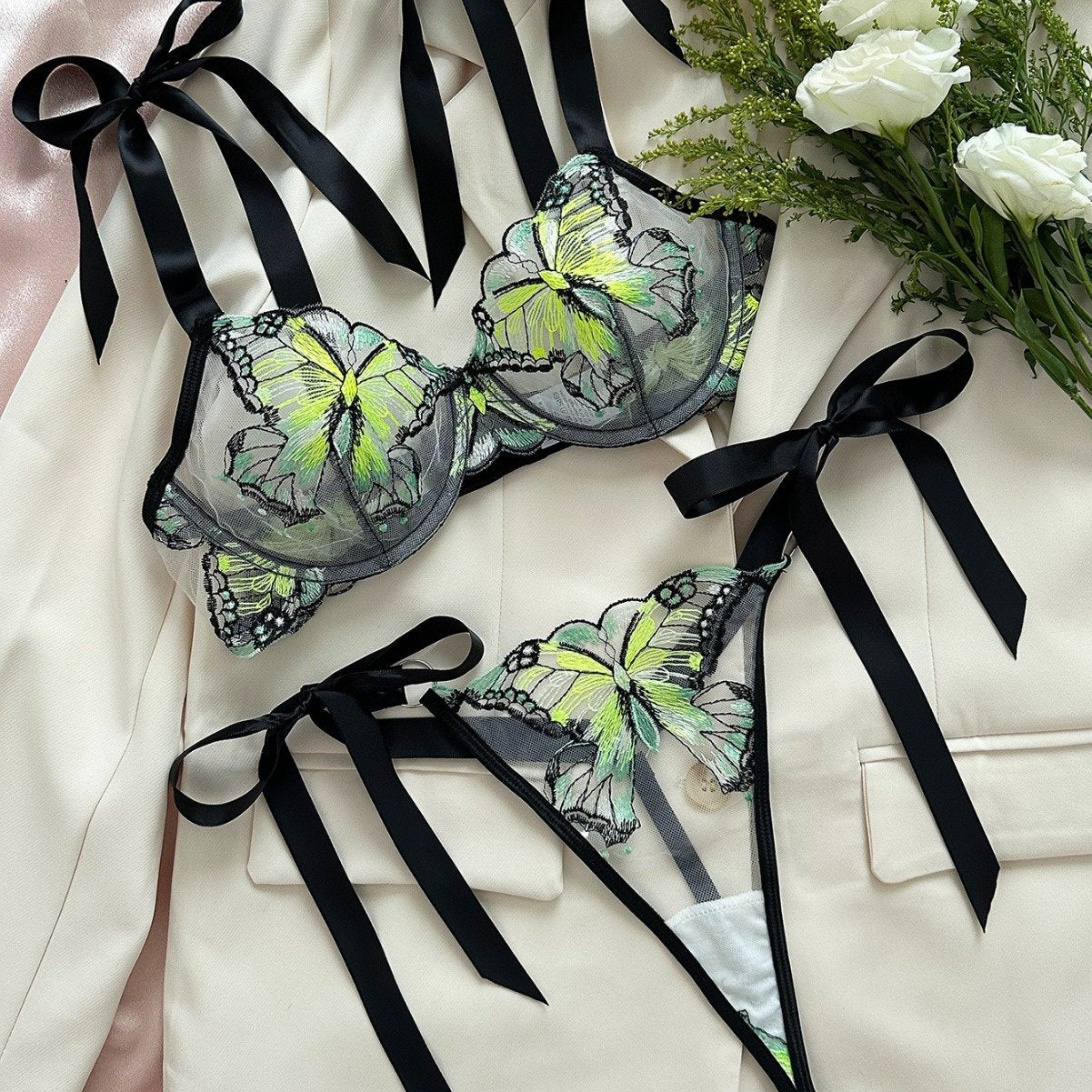Sweetheart neck butterfly embroidery lingerie set
