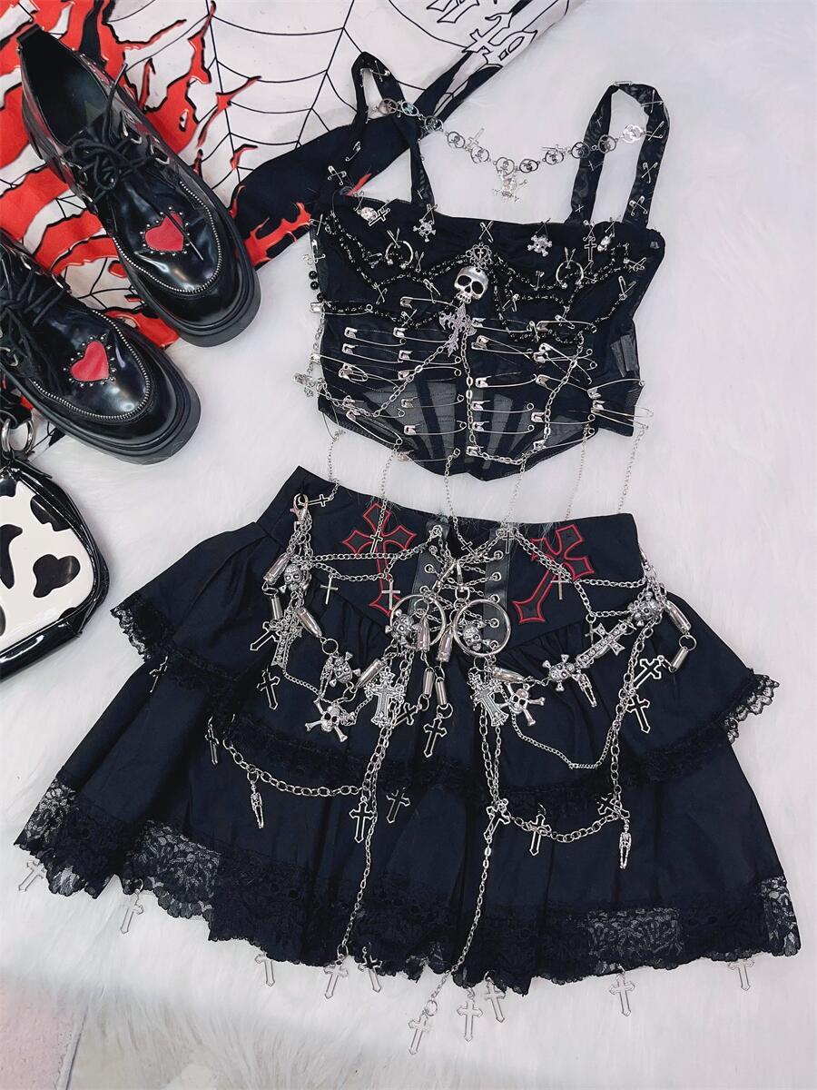 Lace hem skull applique metal chain mini skirt