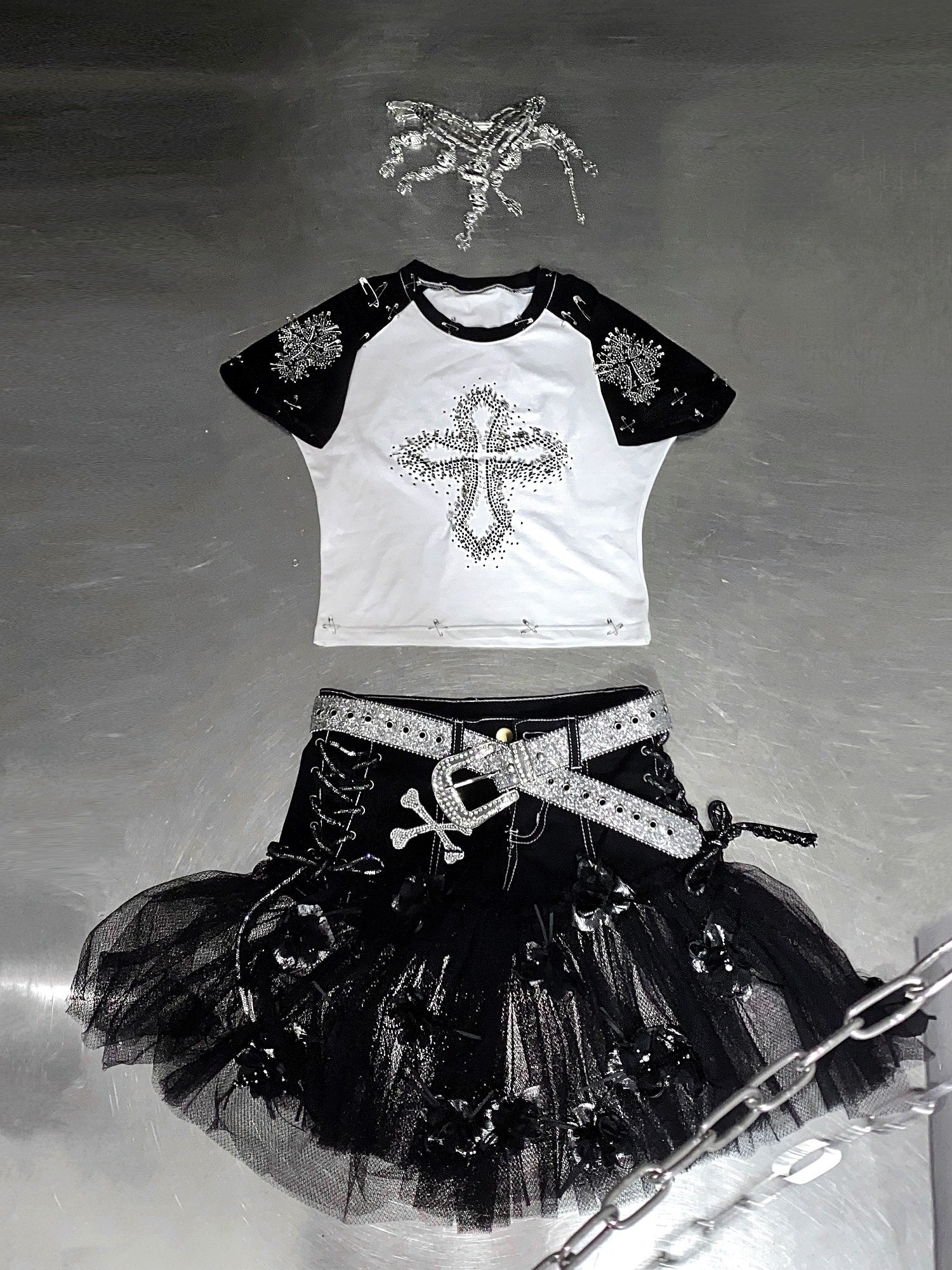 Cross pattern beaded mesh flower applique short pant set