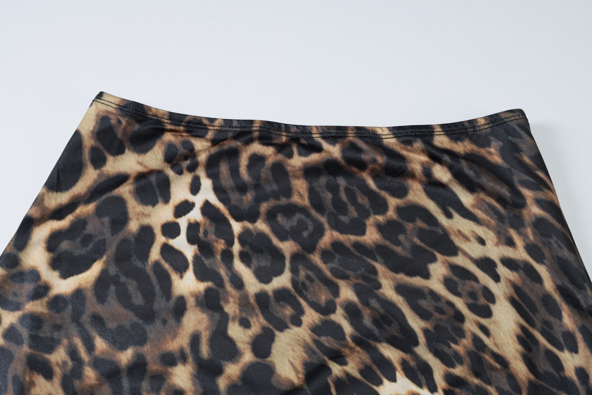 Leopard print contrast mini skirt