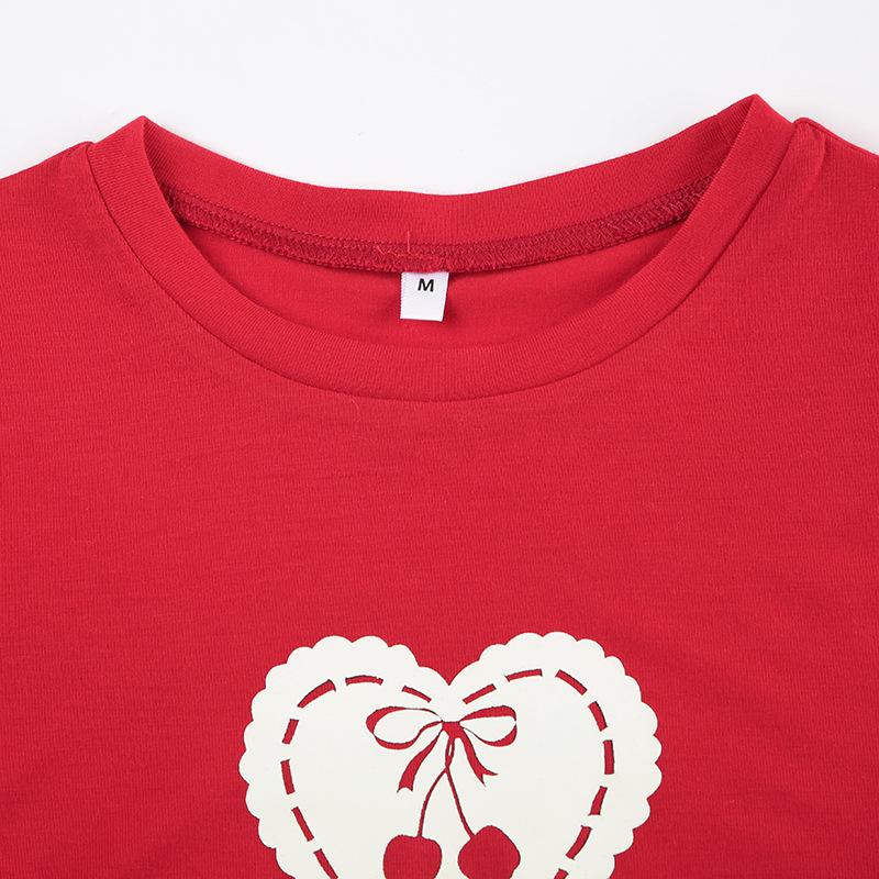 Short sleeve heart print crewneck crop top