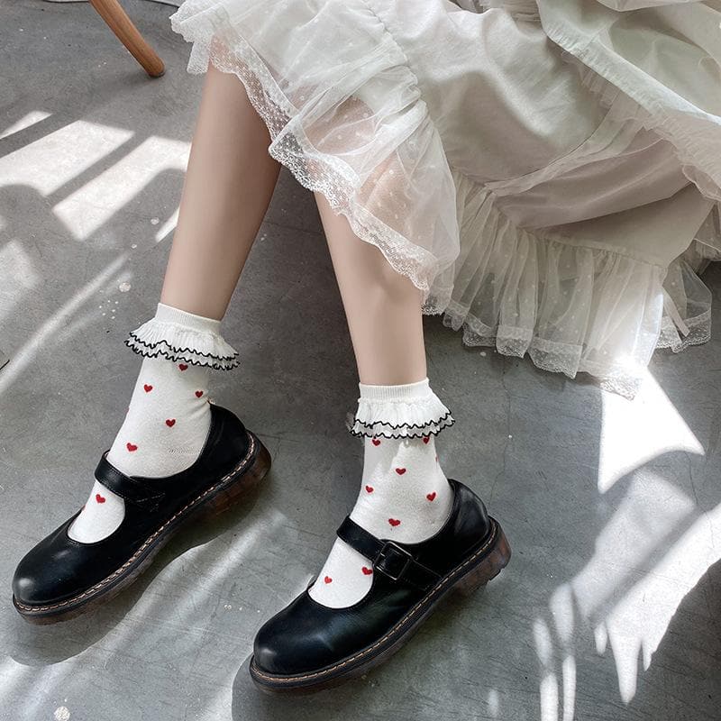 Heart pattern ruffle long socks