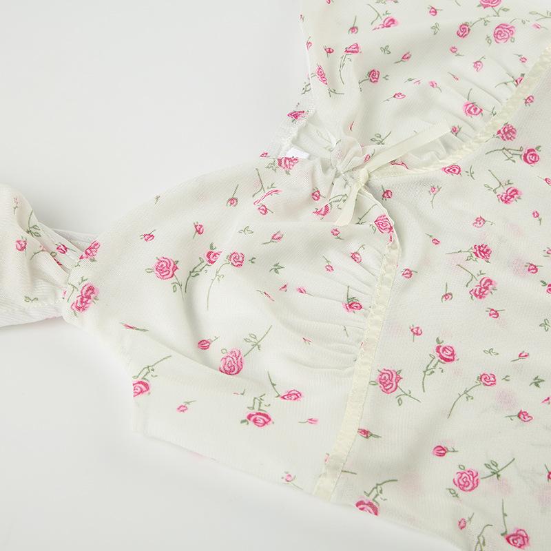 Short puff sleeve rose print lace hem ruched top
