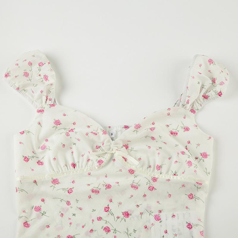 Short puff sleeve rose print lace hem ruched top