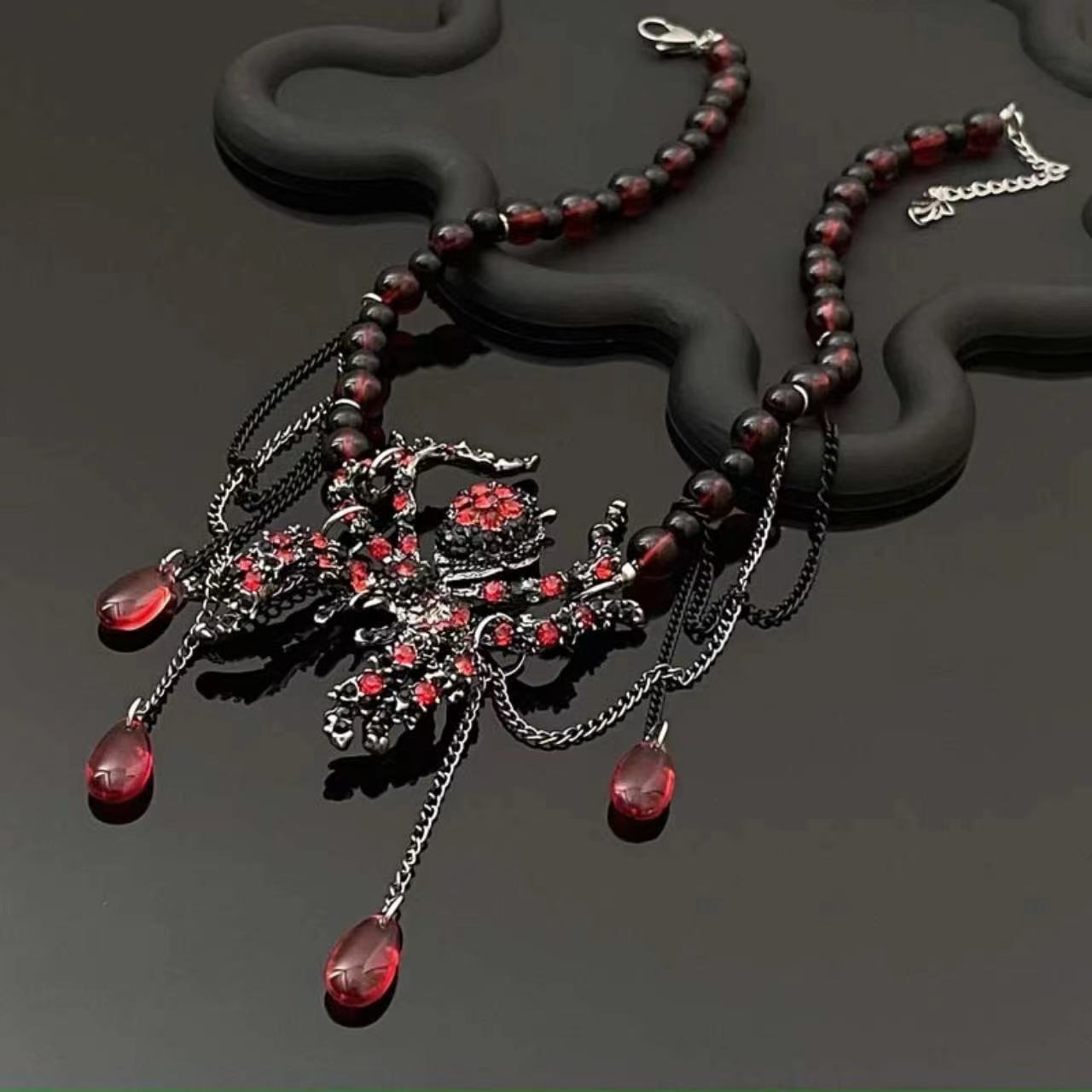 Spider pendant red metal chain layered necklace