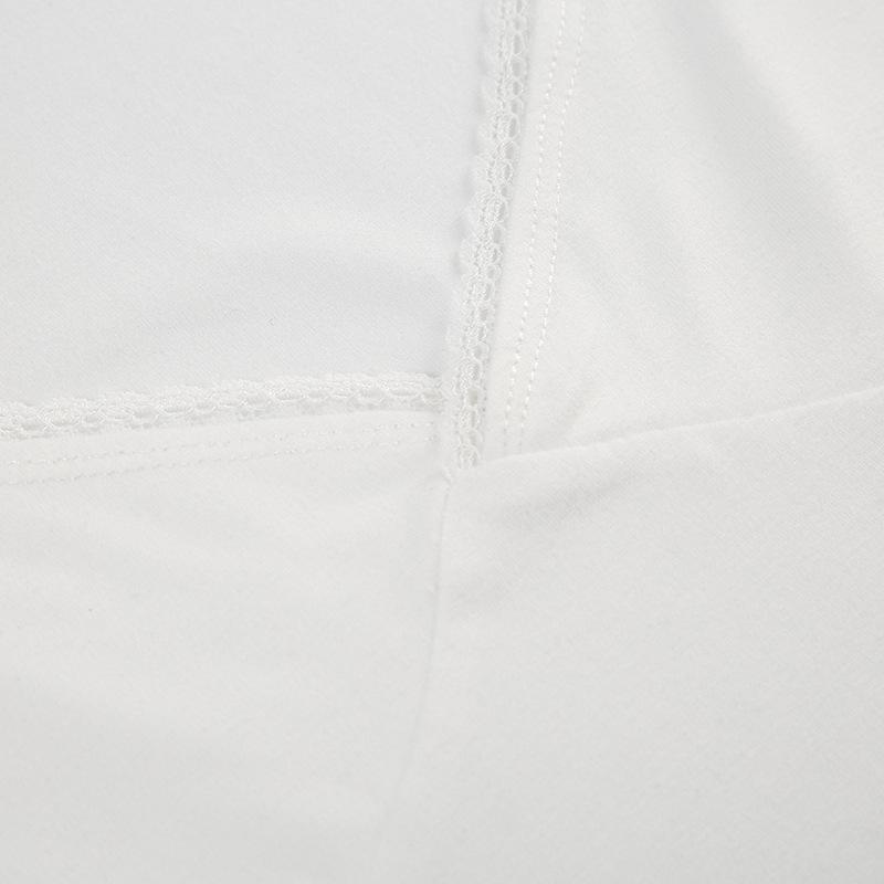 Short sleeve v neck lace hem solid top