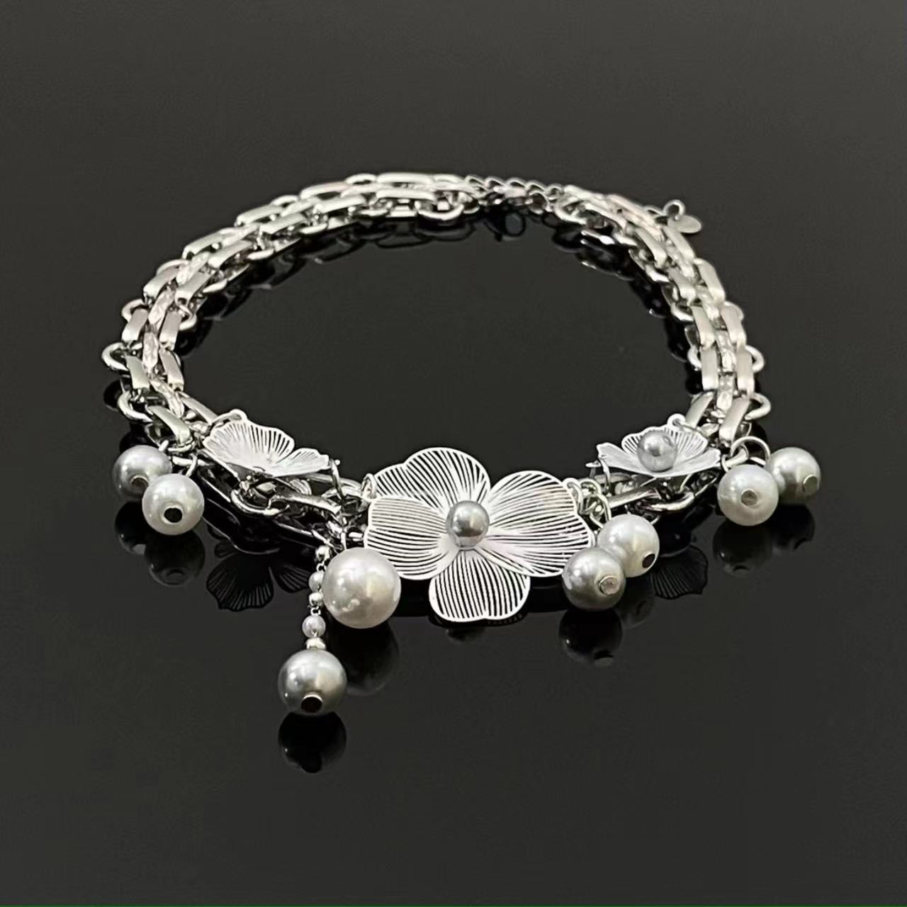 Flower decor faux pearl choker necklace
